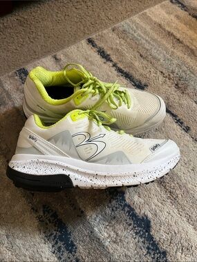Gdefy sneakers